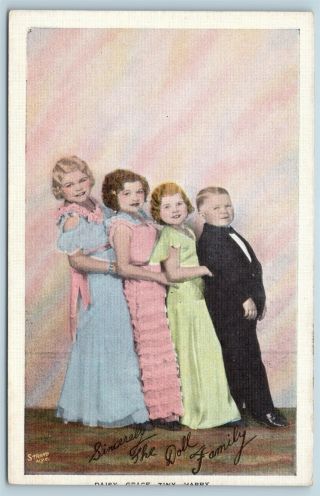 Postcard The Doll Family Dwarfs Midgets Little People Sideshow Freak C1940s T6