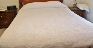 Vtg Bates Chenille Double Bedspread White Floral Hobnail Pattern - 86 " X 105 "