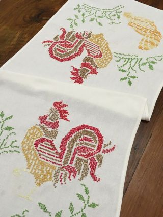 Vintage Table Runner Scarf Hand Embroidered Barnyard Farm Roosters 16 " X 37 "