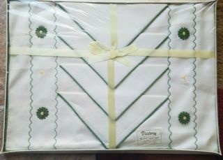 Vintage Victory Embroidered Place Mat Linen Set 4 Place Mats & 4 Napkins Green