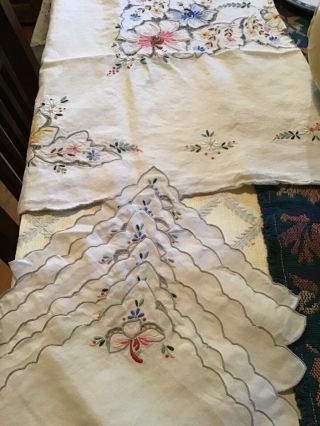 Vintage Tablecloth 48” Square Floral Hand Embroidered 6 Napkins