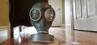 Ww2 German Vm40 Civilian Gas Mask With Filter And Extra Era Collectibles