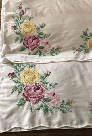 Set Of 2 Vintage Embroidered Pillowcases Yellow Pink Red Roses & Greenery 20x29”