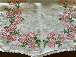 Vintage Linen Floral Embroidered Table Runner Or Dresser Scarf 2