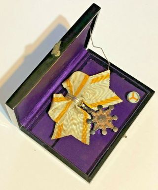 Wwii Japanese Order Of The Sacred Treasure 8th Class For Women With Box