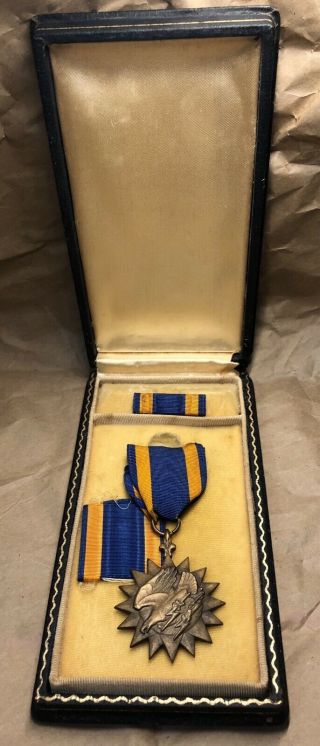 Early Ww2 U.  S.  Army Air Forces Air Medal Set In Named Presentation Box