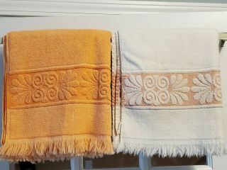 2 Vintage Cannon Monticello Santa Cruz Sculpted Bath Towels Ivory And Peach