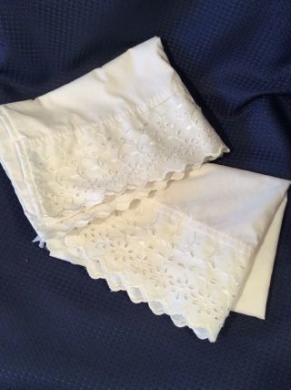 Dan River Percale Standard Size White Pillowcase Pair With Eyelet Lace Trim