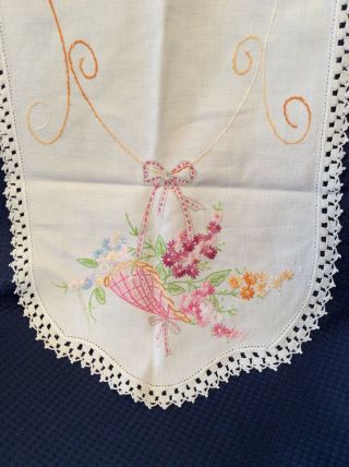 VINTAGE WHITE EMBROIDERY FLOWER BASKETS OVAL DRESSER SCARF WITH CROCHET EDGE 2