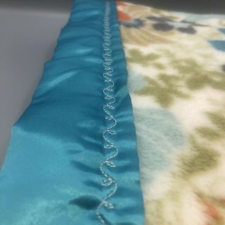 Vintage Satin Trim Acrylic Fleece Nylon Polyester Floral Blanket Throw 3