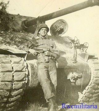 Best Us Soldier W/ M3 Sub - Mg Posed By M4 Sherman Tank