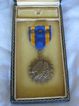 Early Wwii Usaaf Air Medal,  3 Oak Leaf Clusters Wrap Brooch With Case - Ww2