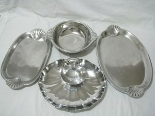 Wilton Armetale Scallop Handle Chip & Dip,  Bowl And 2 Trays,  Horderves Tray