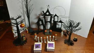 2003 Hallmark Spooky House With Ornaments And Inc Acrobats Bats