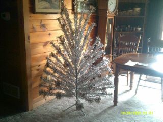 Vintage Aluminum Christmas Tree 100 Branch Pom Pom U.  S.  Silver Tree Co.