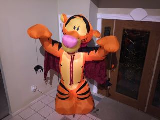 Gemmy (Disney) Tigger Inflatable / Air - Blown Halloween Yard Decoration over 7 ' 2