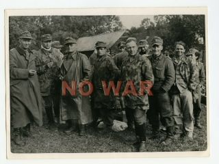 Wwii Photo German Paratrooper Officers Prisoners Pow Captured In Chimay