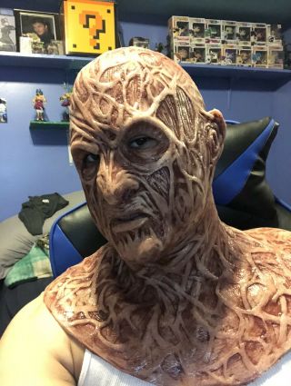 WFX Freddy Krueger Silicone Mask With Left Hand 2