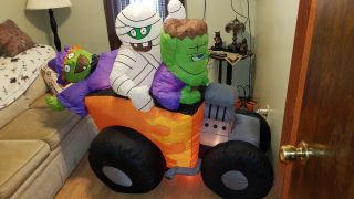 Gemmy Halloween Inflatable Haunted Hot Rod Car Monsters 6 " 2005