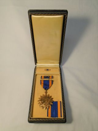 Authentic Ww Ii U.  S.  Air Bronze Lightning Bolt Medal W/lapel Pin Boxed Set