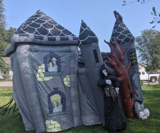 Gemmy Airblown Inflatable Halloween Lighted & Sounds Haunted House Over 12 Feet
