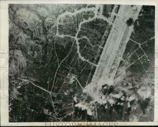 1943 Press Photo Wwii Aerial View Bombing Of Kastelli - Pediada Airdrome,  Crete