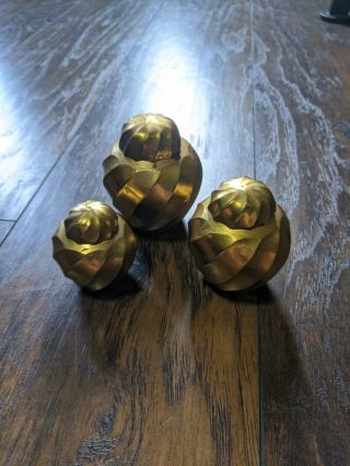 Set Of 3 Small Vintage Solid Brass Jars Urns With Covers Lids Swirl Pattern