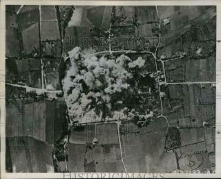 1944 Press Photo Wwii Aerial View Showing Precision Bombing Of Alife,  Italy