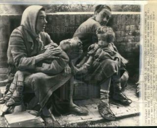1944 Press Photo Italian Refugees In Town Of Minturno During World War Ii