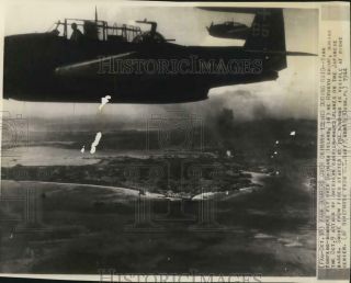 1944 Press Photo Us Torpedo - Bombers Invade Ryukyu Islands During World War Ii