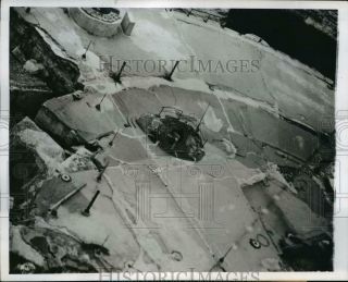 1944 Press Photo Germans Fly Surrender Flags From Artillery Emplacement,  France