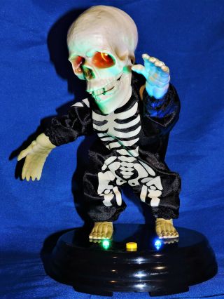 Gemmy Halloween Groovin Dancing Skeleton Livin La Vida Loca Grave Raver / Video