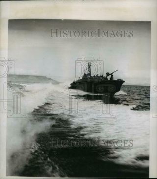1945 Press Photo Wwii Pt Boat At Sea Equipped With " Radome " Radar Antenna Bulb