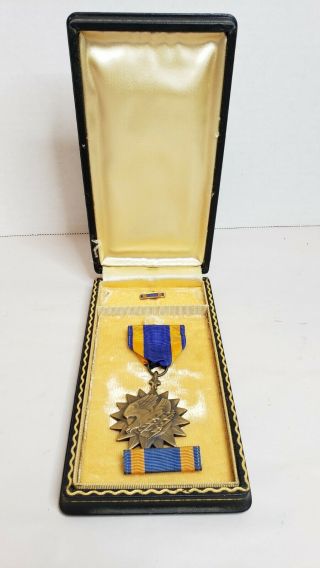 Wwii Boxed Air Medal Wrap Brooch With Ribbon Bar