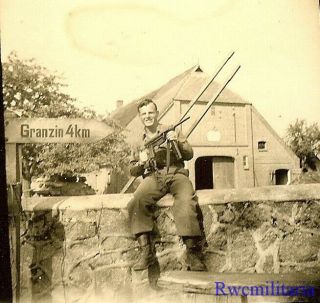 Fantastic Us Soldier Posed W/ M3 Sub - Mg On Wall Outside Granzin,  Germany 1945