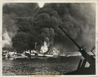 1943 Press Photo Wwii Allied Ships Attacked By The German Forces In Bari,  Italy