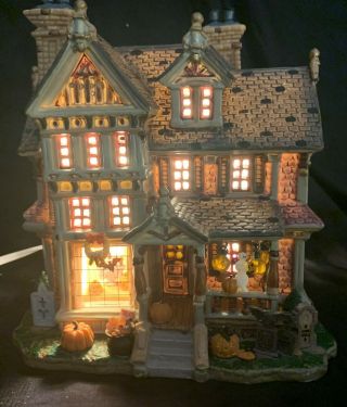 Lemax Spooky Town Porcelain Lighted House From 2005 - Retired.