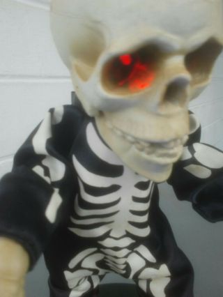Gemmy Grave Raver Ghoul Skeleton Living La Vida Loca Dance Halloween WORKS 2