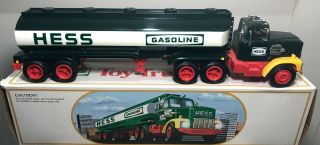 1984 Amerada Hess Truck Tanker Toy Bank Lights