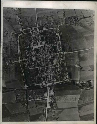 1944 Press Photo Wwii Aerial View Of Alife,  Italy After Bombing - Nemo24996