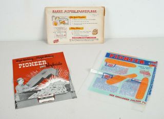 Vintage 1952 Pioneer Seed Hybrid Corn Co.  Promotion Plastic Bag Brochure Nos