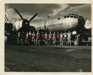 Wwii Photo - B 29 Superfortress Bomber Plane Crew Group Shot - Tail (diamond Y)