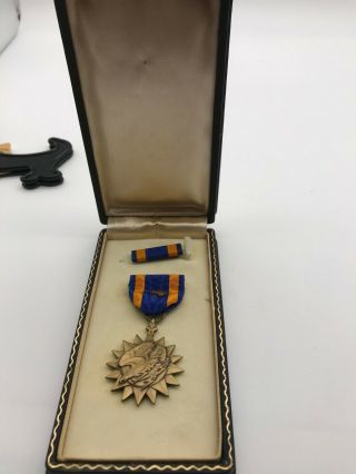 Vintage Us Ww2 Air Medal With Unusual Variant Coffin Case Slotted Loop Oak Leaf