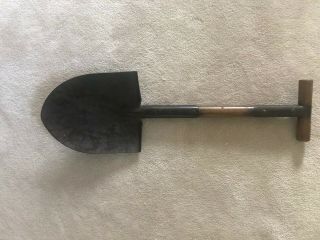 U S Army T Handle Trench Shovel Ww Ii Ames 1942 In Very Good Shape.  78 Yrs Old