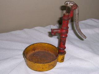 Vintage Cast Iron Water Hand Pump With Bucket Sample ?