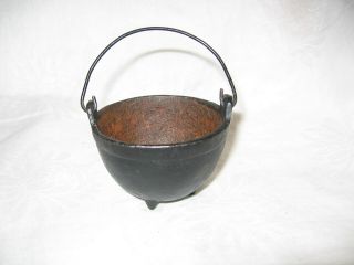 Vintage Small Cast Iron Kettle 3 X 2 With Swing Handle 3 Footed Halloween Decor