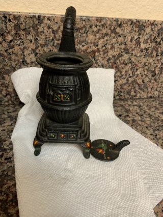 Vintage Cast Iron Mini Pot Belly Stove approx.  6  tall removable lid 3
