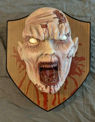 Spirit Halloween Animated Zombie Head Wall Plaque Prop Motion Activated