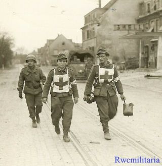 Press Photo: War Is Over Captured Wehrmacht Pow Medics; Reckershausen,  Germany