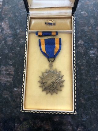 Wwii Boxed Air Medal.  Wrap Brooch With Ribbon Bar.  Not Named